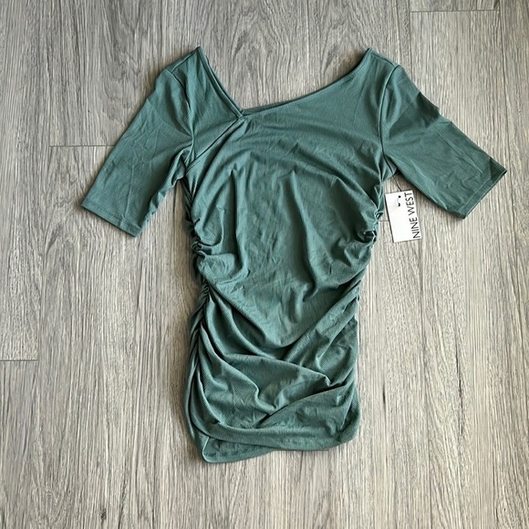 NWT Nine West Green Petite Elbow-Sleeve Ruched Asymmetrical Top S - Picture 2 of 10